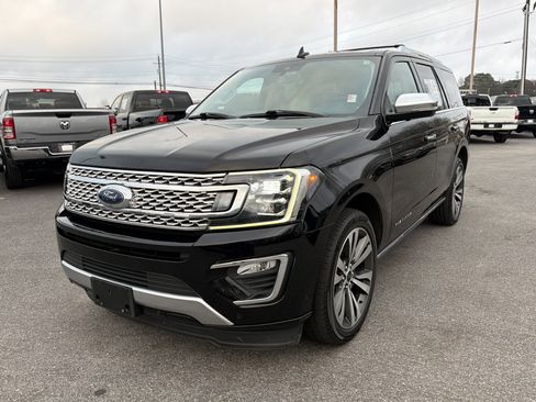 Used 2020 Ford Expedition Platinum image 2