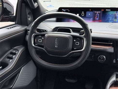 New 2025 Lincoln Navigator Black Label image 32