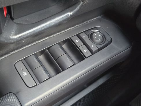 Used 2025 Toyota Tacoma SR image 29