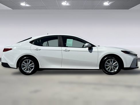 Used 2025 Toyota Camry LE image 2