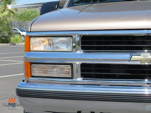 Used 1996 Chevrolet Suburban 2500 AWD/4WD image 38
