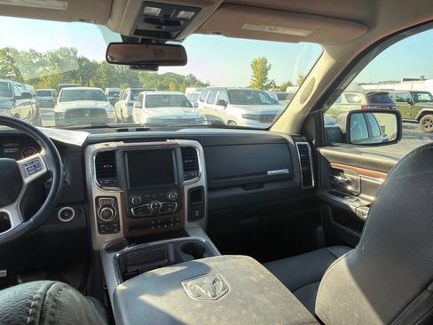 Used 2017 RAM 1500 Laramie w/ Convenience Group AWD/4WD image 25