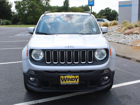 Used 2018 Jeep Renegade Latitude w/ Cold Weather Group AWD/4WD image 3