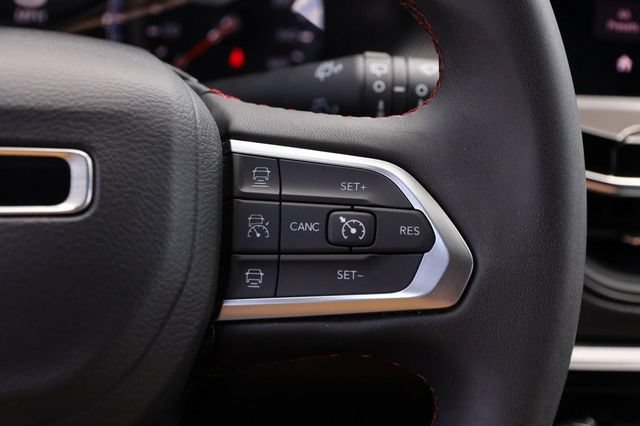 Used 2025 Jeep Compass Trailhawk AWD/4WD image 12