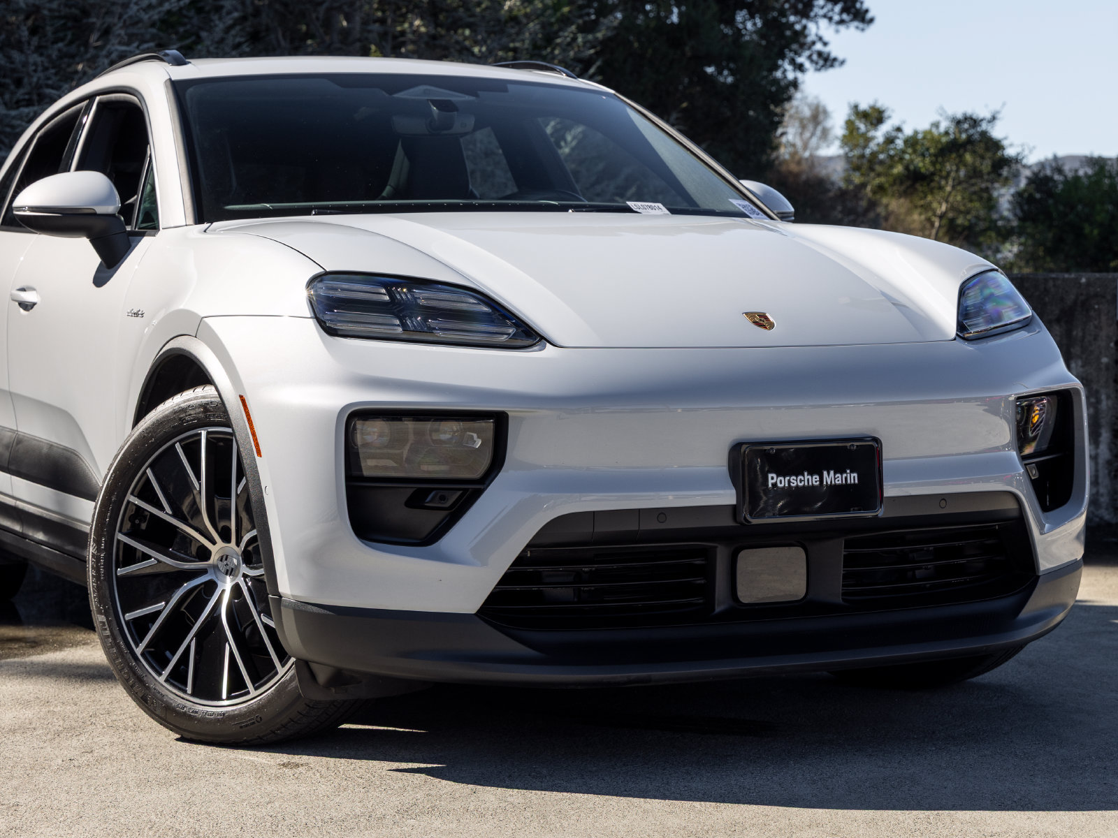 Certified 2025 Porsche Macan Electric RWD image 9