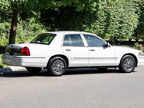 Used 2007 Mercury Grand Marquis GS RWD image 12