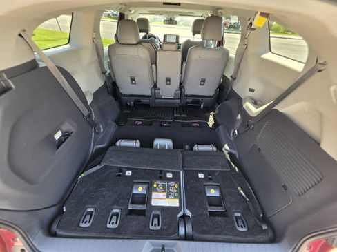 Used 2022 Toyota Sienna XLE FWD image 11