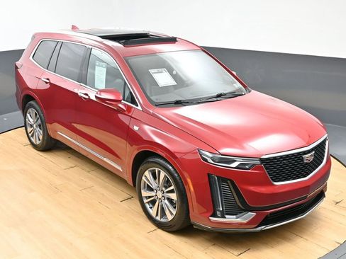 Used 2022 Cadillac XT6 Premium Luxury FWD image 3
