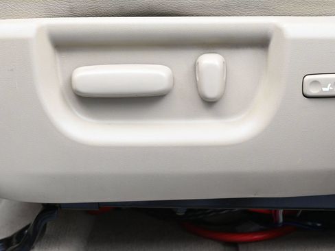 Used 2010 Toyota Tundra 2WD CrewMax w/ SR5 Pkg image 10