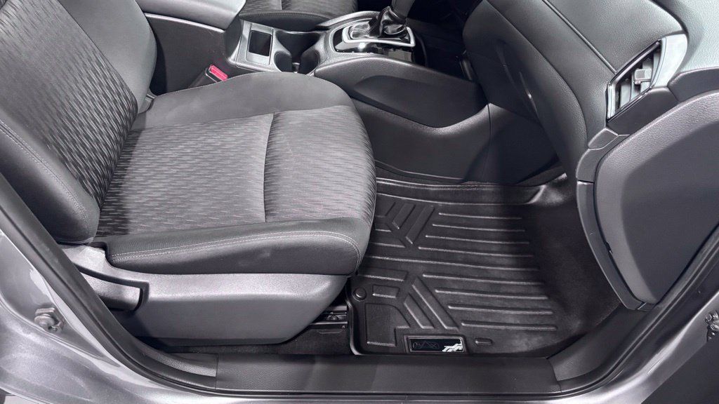 Used 2018 Nissan Rogue S AWD/4WD image 18