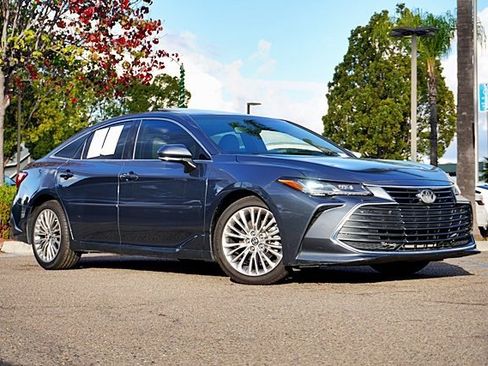 Used 2019 Toyota Avalon XLE image 2
