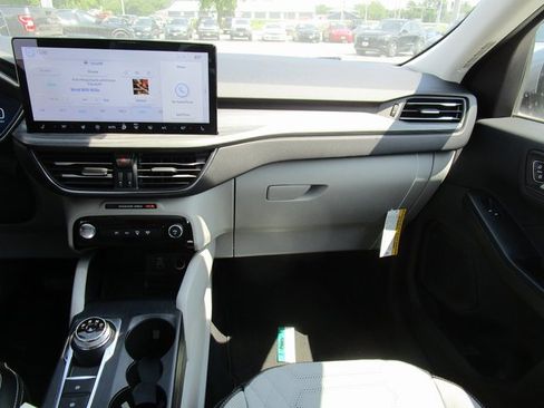 New 2024 Ford Escape SE w/ PHEV Premium Package image 23