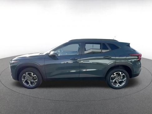 Used 2025 Chevrolet Trax LT image 9
