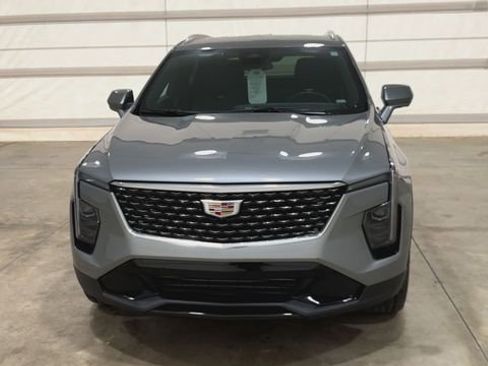 Certified 2025 Cadillac XT4 Premium Luxury image 3