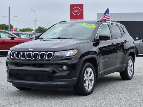 Used 2024 Jeep Compass Latitude AWD/4WD image 1