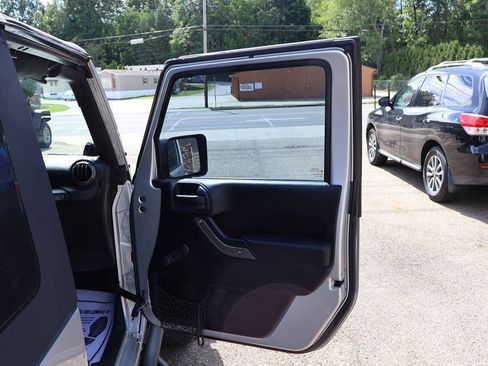 Used 2012 Jeep Wrangler Sport AWD/4WD image 19