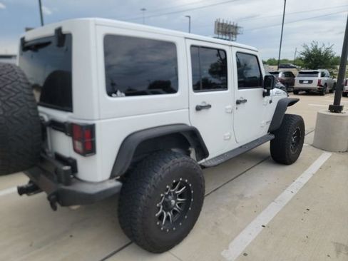 Used 2017 Jeep Wrangler Unlimited Sahara image 4