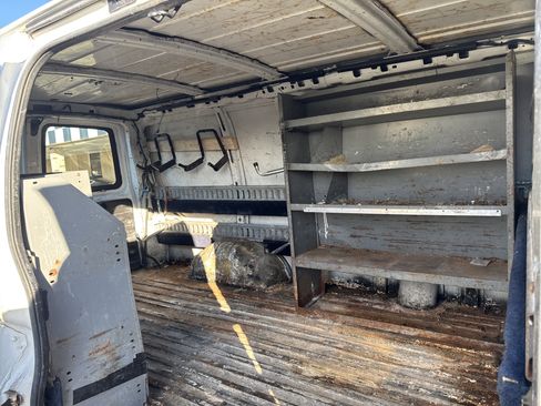 Used 2009 Chevrolet Express 2500 image 27