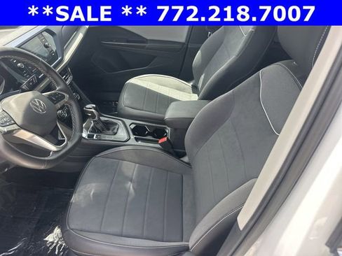 Certified 2024 Volkswagen Taos SE FWD image 18