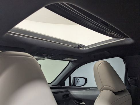 Used 2022 Lexus UX 200 image 25