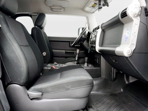 Used 2013 Toyota FJ Cruiser 4WD image 15