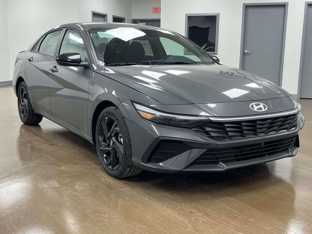 New 2026 Hyundai Elantra SEL w/ Cargo Package FWD image 3