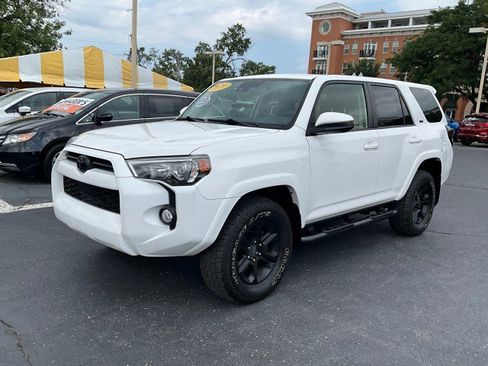Used 2020 Toyota 4Runner SR5 AWD/4WD image 3