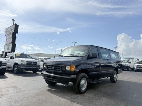 Used 2006 Ford E-350 and Econoline 350 XL RWD image 2