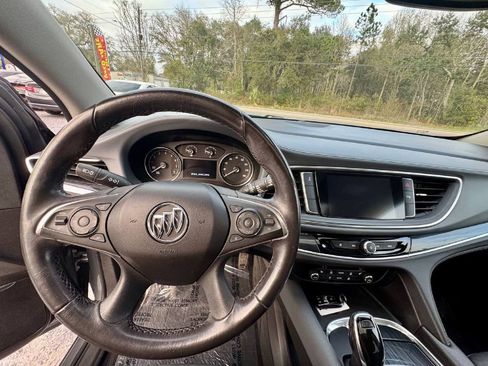 Used 2019 Buick Enclave Essence image 16