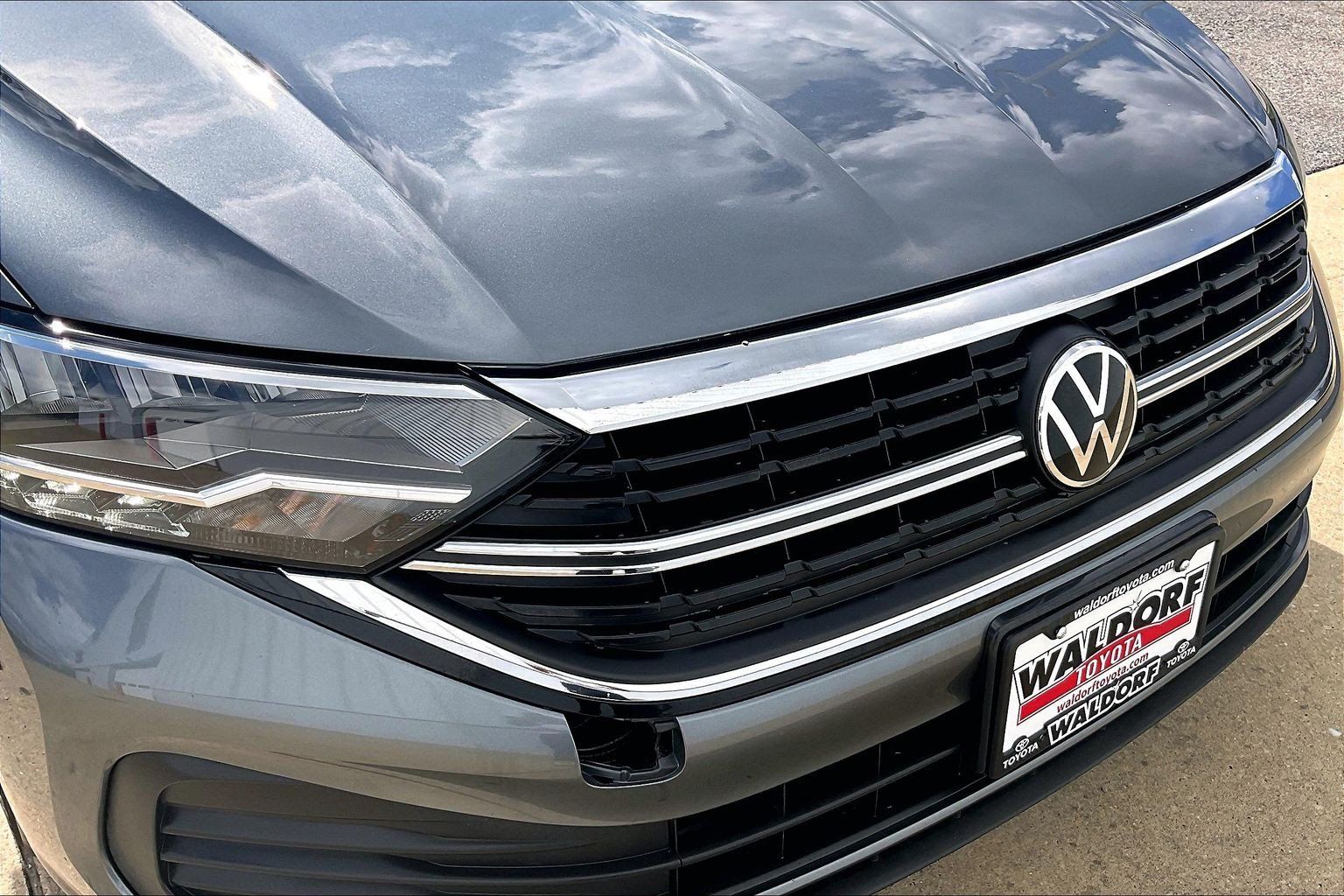 Used 2024 Volkswagen Jetta SE FWD image 35