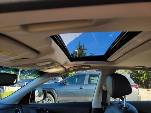 Used 2017 INFINITI QX50 2WD w/ Premium Plus Package image 15