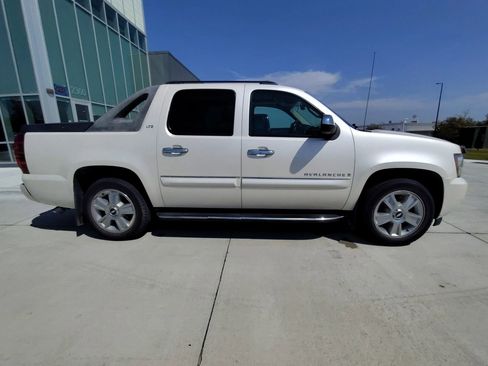 Used 2008 Chevrolet Avalanche LTZ w/ LTZ Preferred Equipment Group image 5
