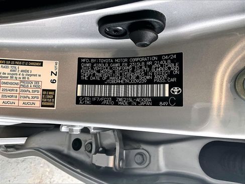 Used 2024 Toyota Corolla SE w/ SE Package image 34