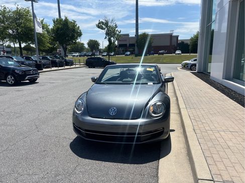 Used 2013 Volkswagen Beetle TDI FWD image 3
