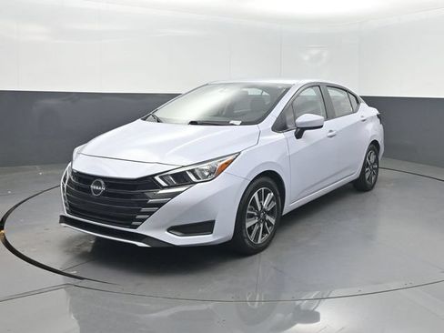 Used 2024 Nissan Versa SV FWD image 2