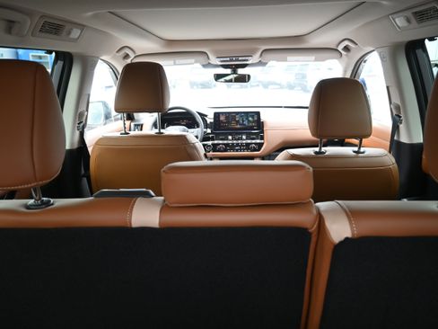 New 2026 Nissan Pathfinder Platinum image 14