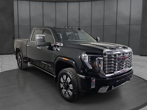 Used 2024 GMC Sierra 3500 Denali w/ Denali Reserve Package AWD/4WD image 3