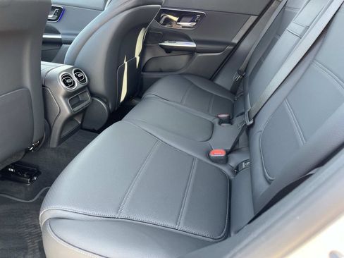 Used 2025 Mercedes-Benz GLC 300 image 16