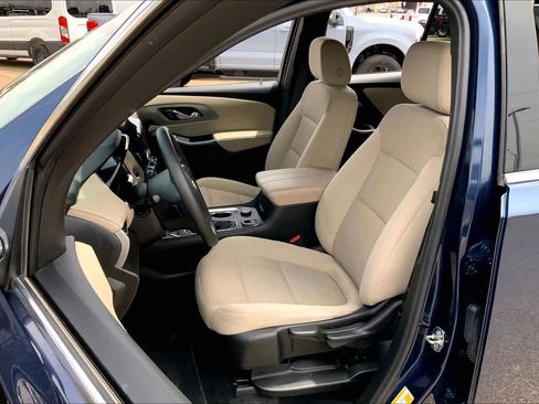 Used 2023 Chevrolet Traverse LS FWD image 8
