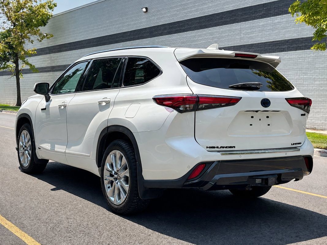 Used 2021 Toyota Highlander Limited AWD/4WD image 3