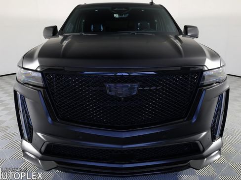Used 2024 Cadillac Escalade V w/ LPO, ONYX Package image 2