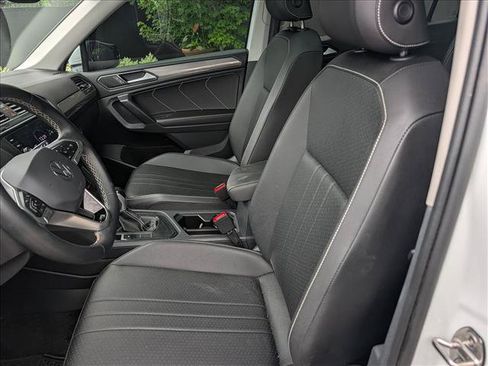 Certified 2023 Volkswagen Tiguan SE w/ Panoramic Sunroof Package FWD image 29