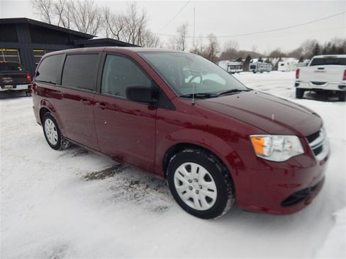 Used 2018 Dodge Grand Caravan SE w/ UConnect Hands-Free Group image 7