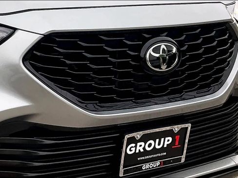 Used 2025 Toyota Highlander XSE AWD/4WD image 30