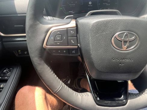 Used 2025 Toyota Grand Highlander AWD Hybrid image 16