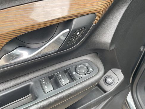 Used 2020 GMC Terrain SLE w/ Driver Convenience Package image 14