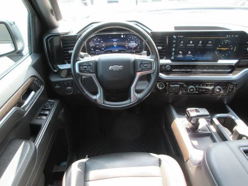 Certified 2022 Chevrolet Silverado 1500 RST AWD/4WD image 18