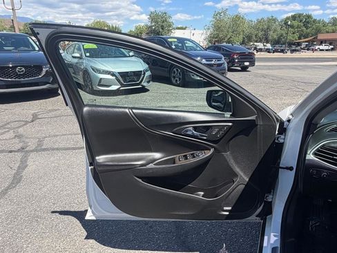 Used 2020 Chevrolet Malibu Premier FWD image 22