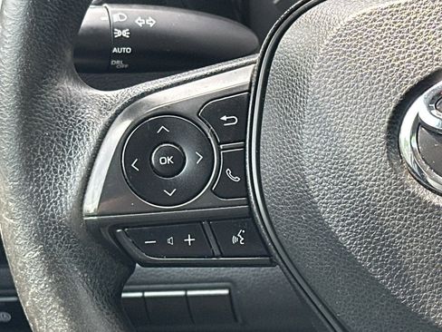 Used 2021 Toyota Corolla LE image 23