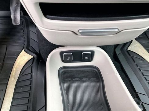 Used 2021 Chrysler Pacifica Touring-L FWD image 15